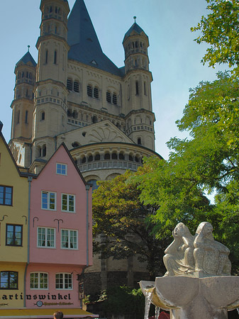 Brunnen der Fischweiber auf Fischmarkt
