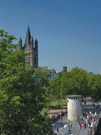 Pegel Köln und die Spitze von St Martin Foto 