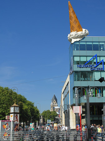 Fotos Neumarkt Galerie mit St Aposteln | Köln