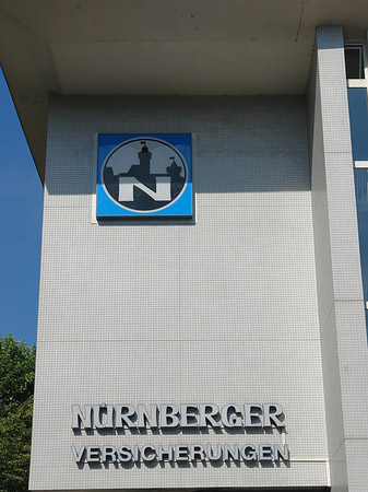 Foto Schild von Nürnberger Versicherungen
