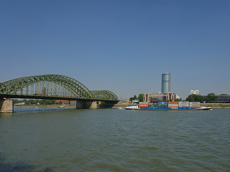 Fotos Hohenzollernbrücke reicht ans Kennedyufer