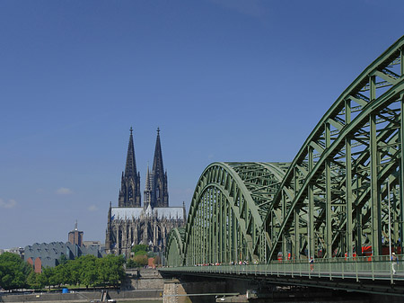 Hohenzollernbrücke beim Kölner Dom Fotos