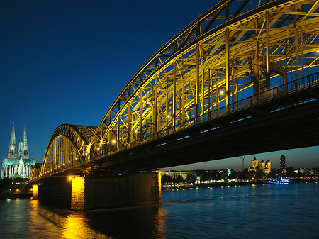 Fotos Kölner Dom hinter der Hohenzollernbrücke | Köln