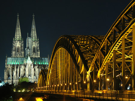 Foto Kölner Dom hinter der Hohenzollernbrücke
