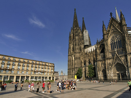 Kölner Dom mit Domhotel Foto 