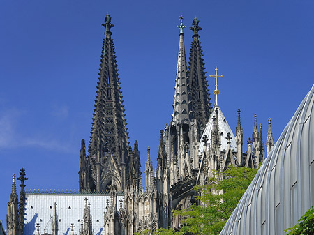 Hauptbahnhof vor dem Kölner Dom Fotos