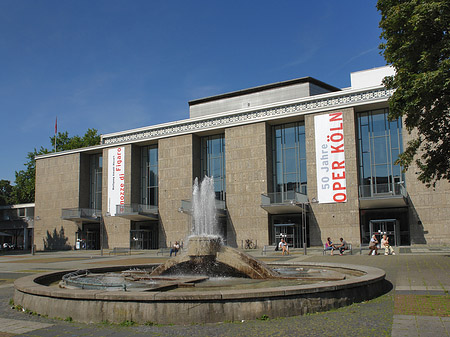 Foto Oper Köln mit Brunnen - Köln