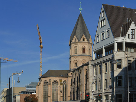 Fotos St Andreas mit Häusern | Köln