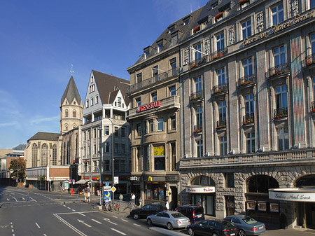 Foto St Andreas mit Komödienstraße und Häusern