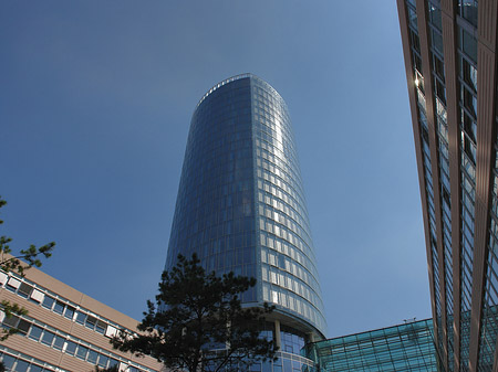 Fotos Triangelturm hinter Häusern