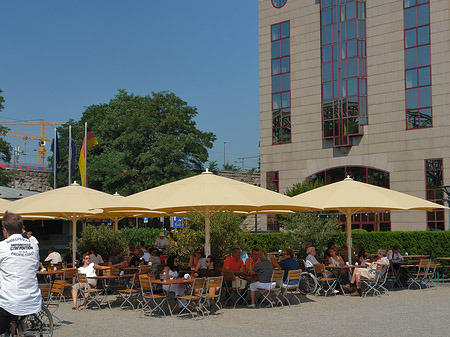 Schirme auf der Urbanstraße Foto 